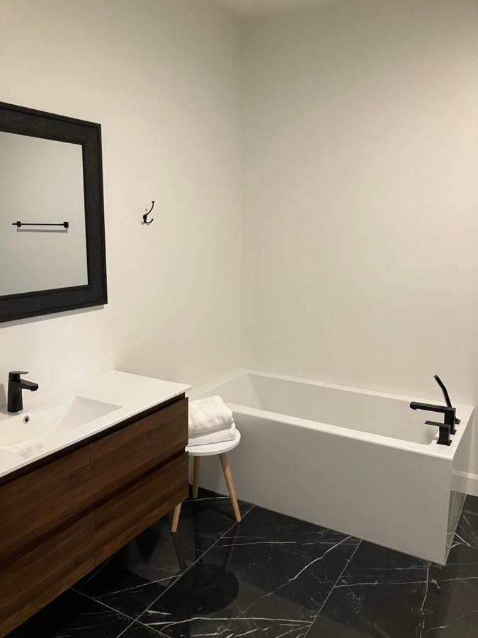 Appartement Yin Et Yang à Sainte-Anne-de-Beaupré Extérieur photo