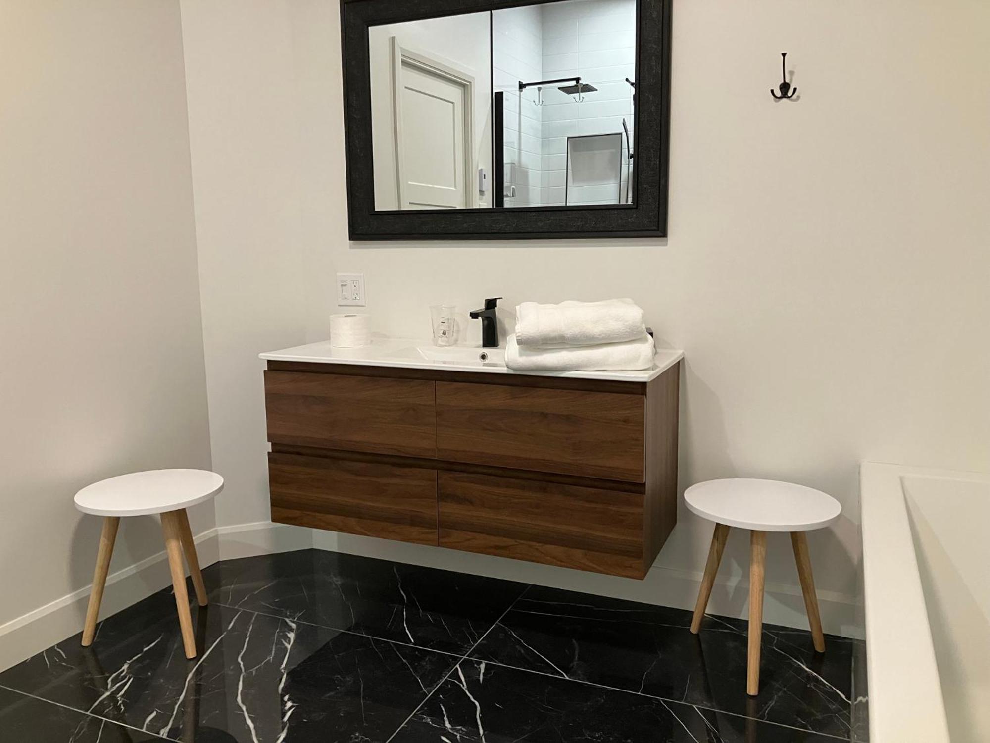 Appartement Yin Et Yang à Sainte-Anne-de-Beaupré Extérieur photo